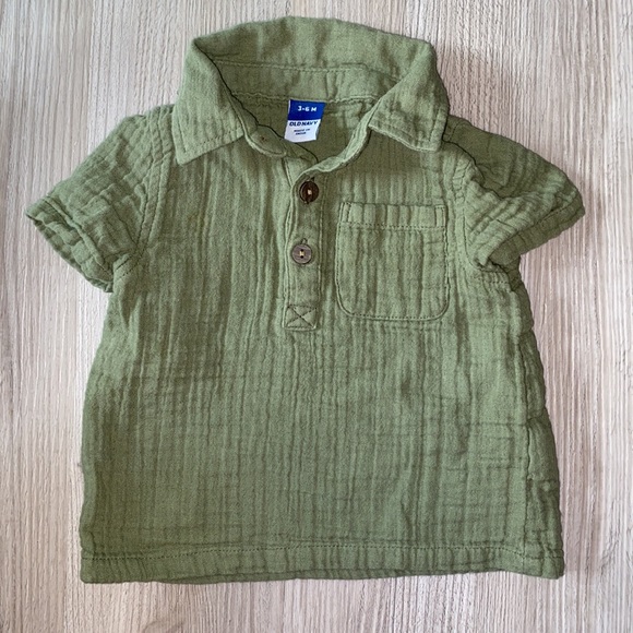 Old Navy 3-6M textured double weave shirt and shorts matching set - Picture 2 of 6